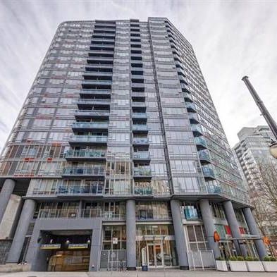 3Bdrm Yaletown Apartment with View - Photo 1