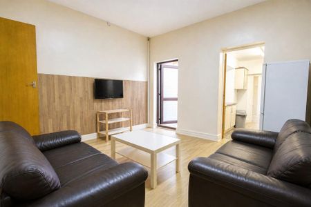 4 bedroom property to rent - Photo 2