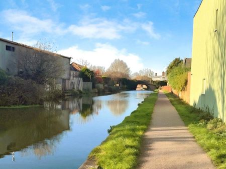 3 bedroom semi-detached house to rent - Photo 3