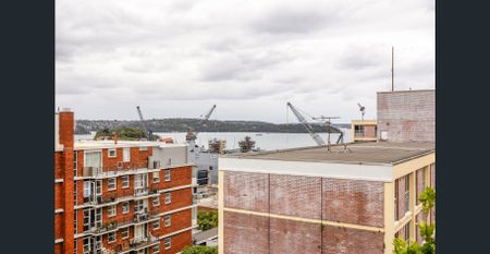 Contemporary style with sunny harbour & city ciew - Photo 2