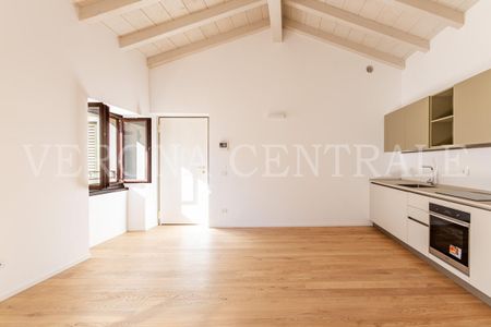 Luminoso Bilocale con Travi a Vista in Palazzo Ravignani Benini- Veronetta - Photo 4