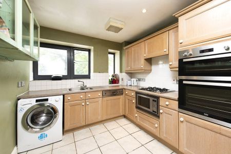 3 Bedroom Flat to Rent - Photo 3