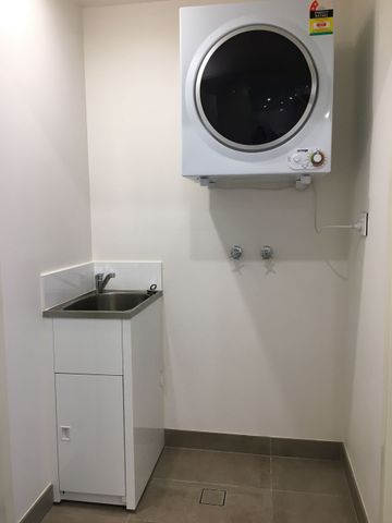 Pool & Gym | North facing - Photo 5