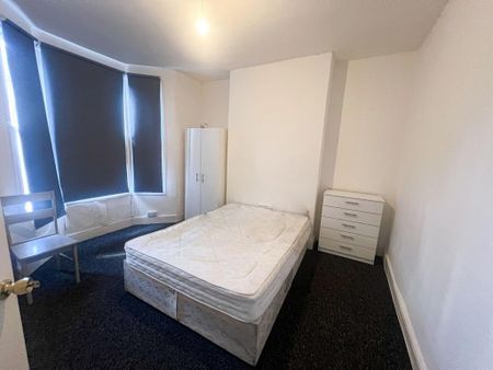 4 bedroom terraced house to rent - Photo 2