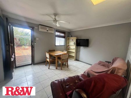 FULLY FURNISHED GRANNY FLAT !!! - Photo 2