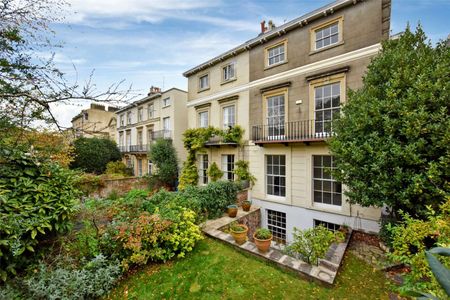 An historic town house in sought after Canynge Square. - Photo 5