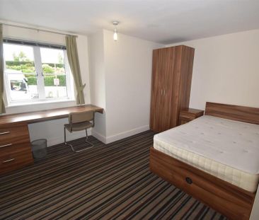 5 bedroom flat to rent - Photo 3