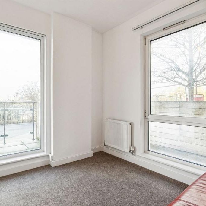 3 bedroom flat to rent - Photo 1