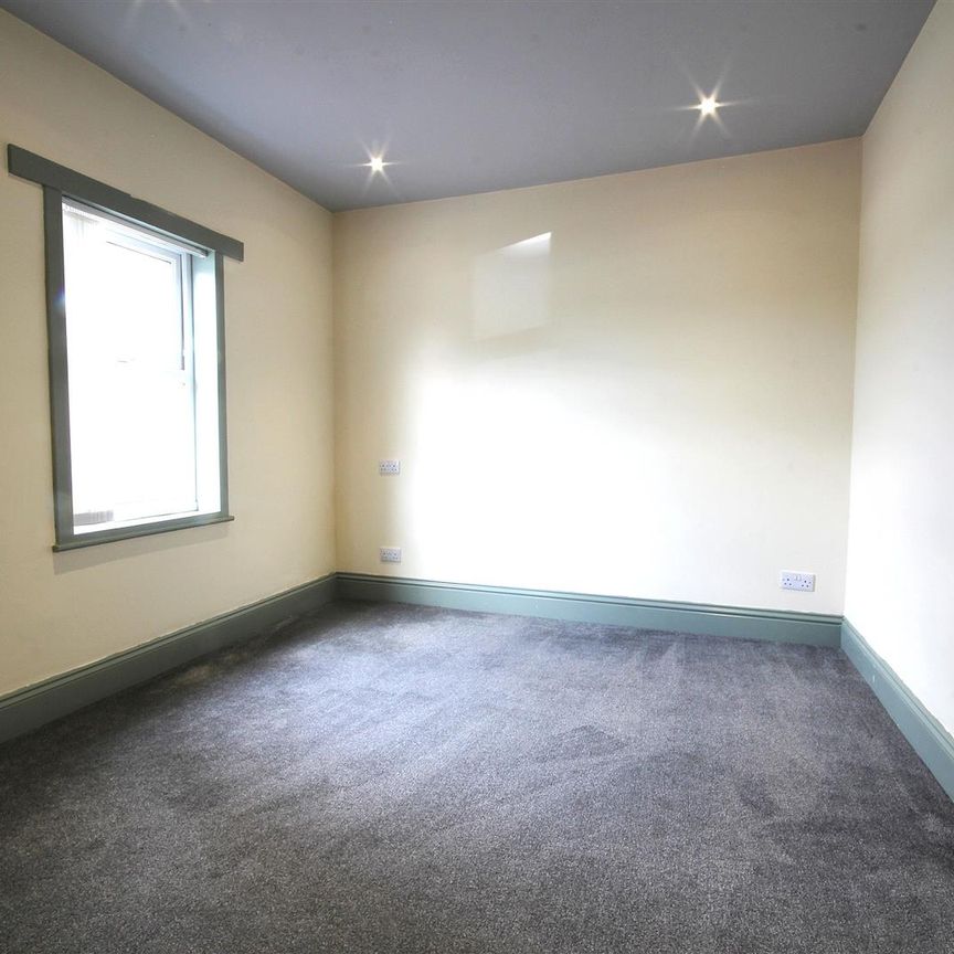 2 Bedroom Flat / Apartment to let - Photo 1
