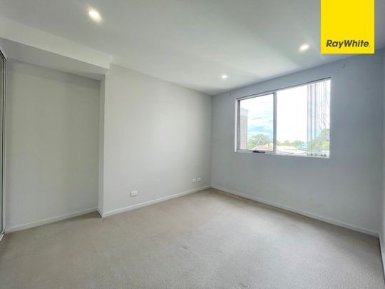 Timber floored 1bed - Photo 1