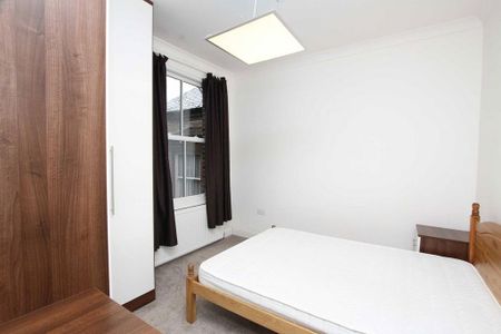 3 bedroom flat to rent - Photo 3