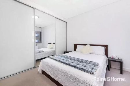 Apartment with 2 bedrooms, 2 bathrooms & parking for 1 car - Photo 3