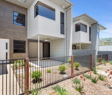 2min Walk to Westfield, Vida Complex, Resort Pool - Won't Last! - Photo 6