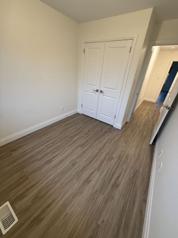 For Lease - 216 Union Street, Cambridge, Ontario - Photo 2