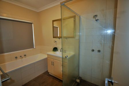 Spacious 4-Bedroom Family Home with Pool - Photo 2