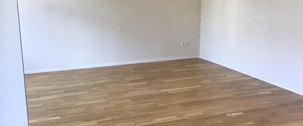 Schöne 2-Zimmerwohnung - Parkett - Königstraße - Schönes Bad mit Dusche und Wanne - Foto 1