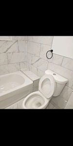 SUPERBE 6 1/2 TOUT RÉNOVÉ AVEC COUR PRIVÉE - Photo 3