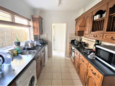 3 bedroom terraced house to rent - Photo 3