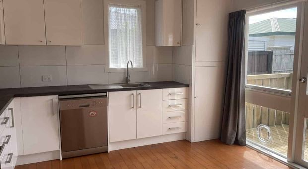 Greerton Living made Easy - Photo 1