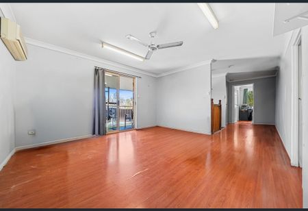 35 Loane Drive, Edens Landing QLD 4207 - House For Rent - $750 | Domain - Photo 2