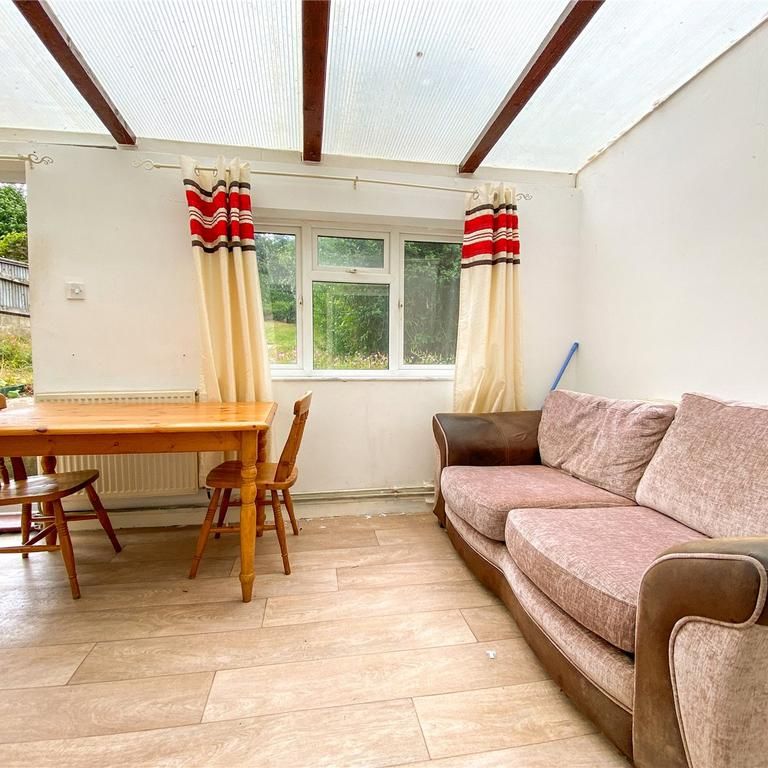 4 bedroom semi-detached house to rent - Photo 1