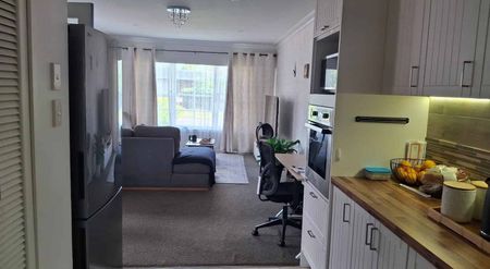 MOVE IN BEFORE CHRISTMAS. - Photo 2