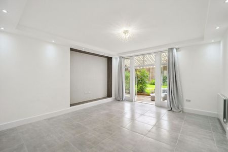A spacious 4 bedroom flat to rent in Marylebone W2 - Photo 4