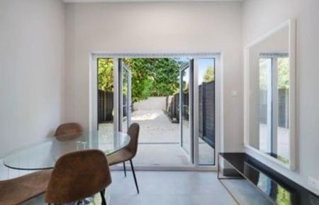 5 Bed Semi-Detached House, Friars Place Lane, W3 - Photo 3