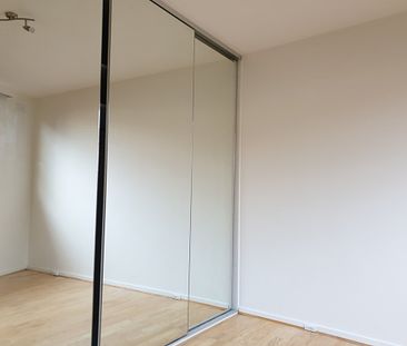 Light, Bright and Spacious Two Bedroom Apartment - Photo 4