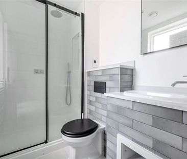 A rare opportunity to rent a spacious triplex home with its own fro... - Photo 2