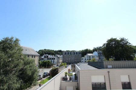 UN T3 MEUBLÉ DANS UNE RÉSIDENCE DE STANDING EN CENTRE-VILLE DE QUIMPER. - Photo 4