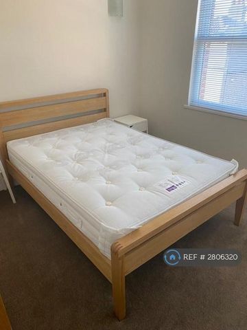 3 bedroom flat to rent - Photo 5