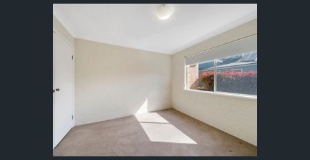 Charming Villa for Rent in Prime Berry Location - Photo 5