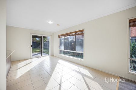 37 Hatfield Place, Deer Park VIC, Belconnen - Photo 3