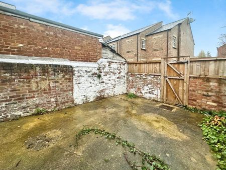 2 bedroom terraced house to rent - Photo 2