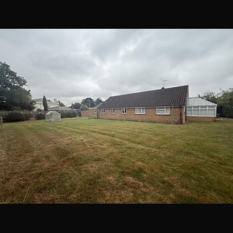4 bedroom detached bungalow to rent - Photo 1