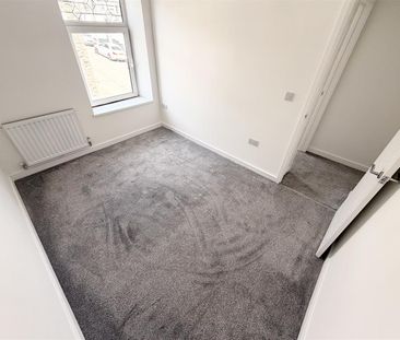 House - End Terrace For Rent Penn Street, Treharris - Photo 3