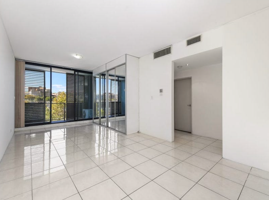 Stylish Inner-City Living in the Heart of Chippendale - Photo 1