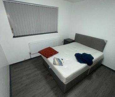 4 Bed Semi-Detached House, Melville Gardens, NG3 - Photo 3