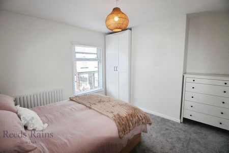 2 bedroom terraced house to rent - Photo 4