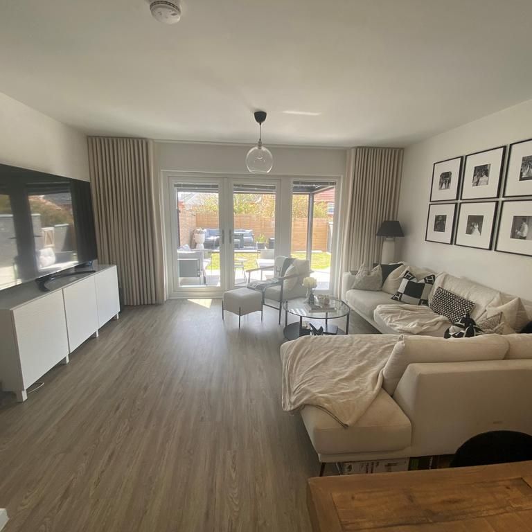 3 bedroom semi-detached house to rent - Photo 1