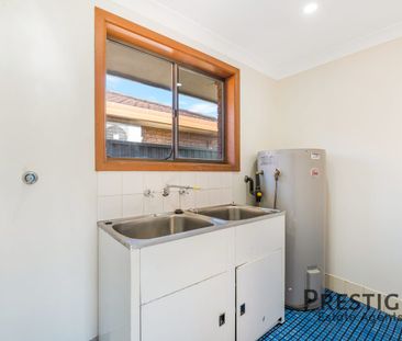 Spacious Family Residence! - Photo 4