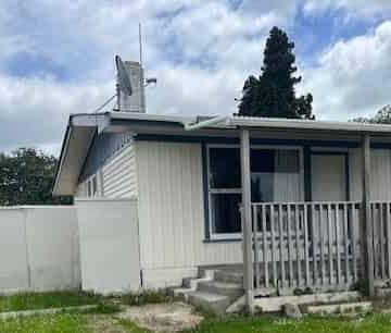 Cozy Two-Bedroom Home with Spacious Yard in Western Heights! - Photo 5