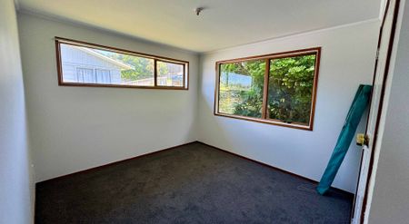 Bright & Tidy 3-Bedroom Gem - Photo 5