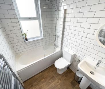 6 bedroom terraced house to rent - Photo 2