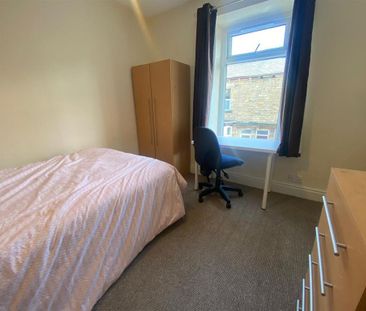 4 bedroom private hall to rent - Photo 4