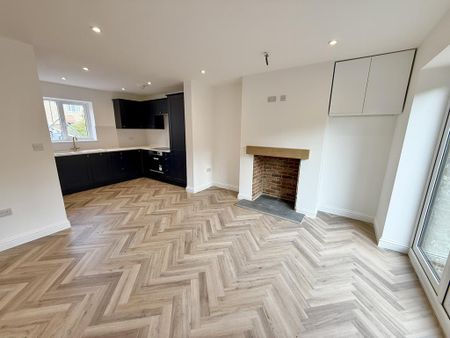 2 bedroom semi-detached bungalow to rent - Photo 2