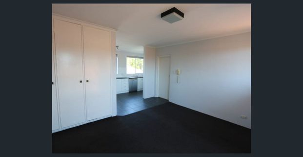 Unit in the heart of Moorooka - Photo 1