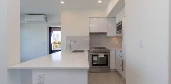 "Brand New Spacious 2/Bed 2 Bath Condo By SkyTrain" - Photo 2