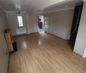 4 bedroom semi-detached house to rent - Photo 1